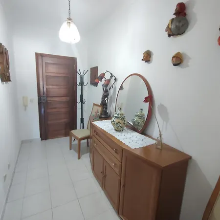 アパート 3 Bedrooms Balcony Flat ラゴス